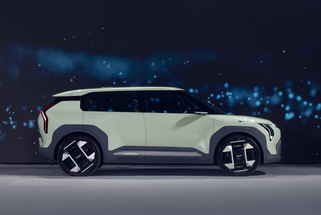 起亚在“Kia EV Day”上发布EV5及两款概念车型,加速电动汽车普及