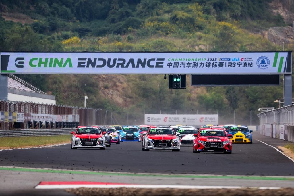 燃擎赛道 东风风神奕炫家族赛车CEC耐力赛又双叒夺冠