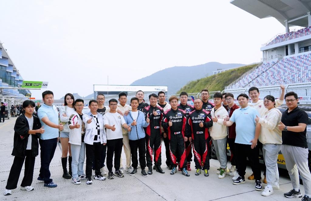 燃擎赛道 东风风神奕炫家族赛车CEC耐力赛又双叒夺冠
