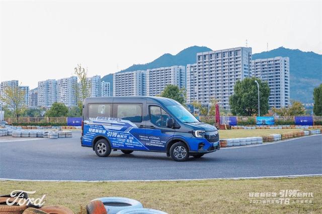 全场景智慧轻客,江铃福特E全顺燃情上市,官方指导价19.98万起