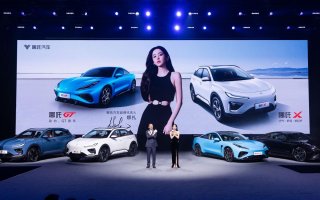 纯电车“卷”成啥样了？外观智能全升级，哪吒X只需10.88万元起