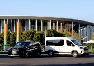 再展“国宾车”风采，为进博会保驾护航！上汽大通MAXUS大家9、V90成为2023中国进博会官方接待用车