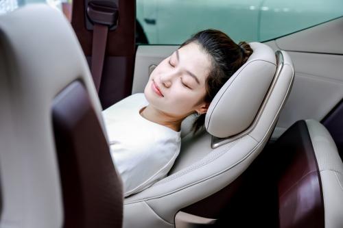 致敬中国冠军 极氪再向亚运冠军赠送三台车