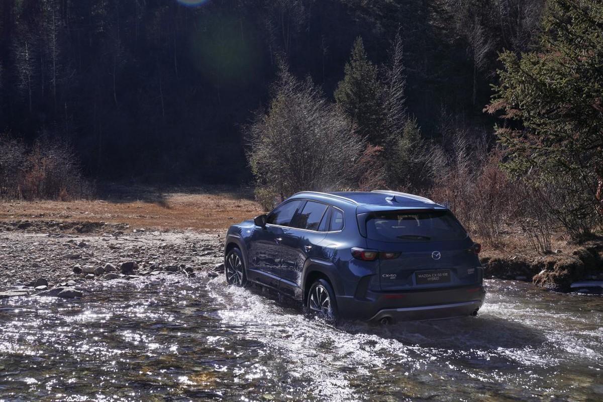 影帝梁家辉首次走进长安马自达南京工厂，搭载四驱系统，MAZDA CX-50行也HEV正式下线