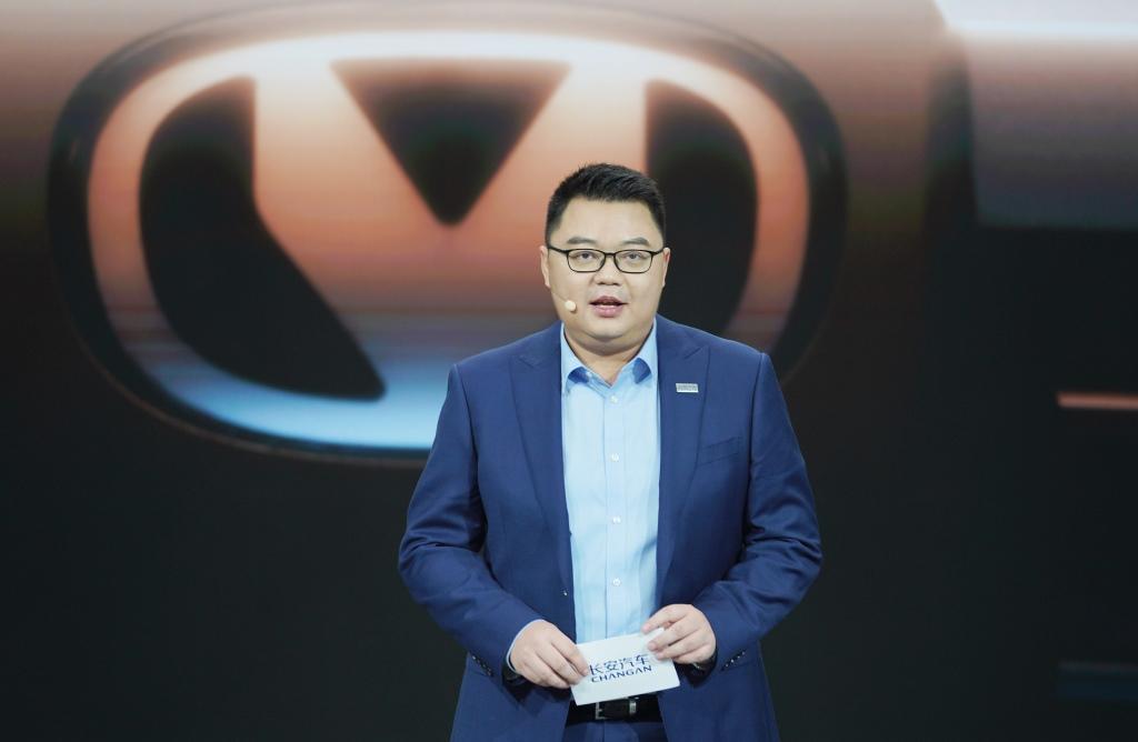 引领皮卡价值进阶,全球首款超级增程皮卡长安猎手震撼亮相