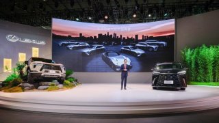LEXUS雷克萨斯全新一代GX亮相广州车展 全新一代LM四座版/六座版上市