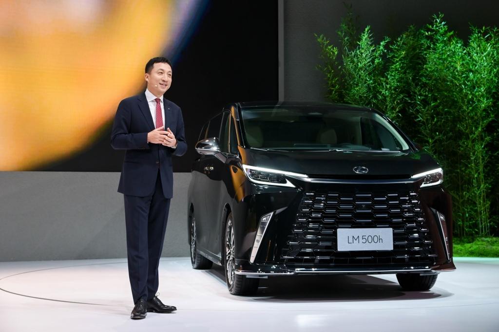 LEXUS雷克萨斯全新一代GX亮相广州车展 全新一代LM四座版/六座版上市