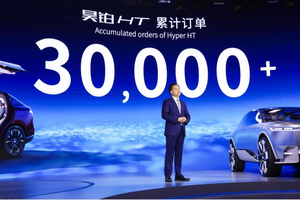 广汽集团重磅发布:自主品牌冲刺百万销量,2026年实现全固态电池装车搭载