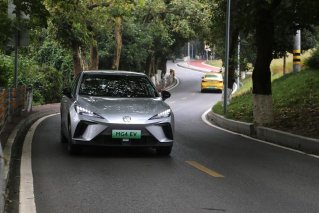 试驾MG4 EV，精准驾控不像是十万级车，颜值同级还有谁？