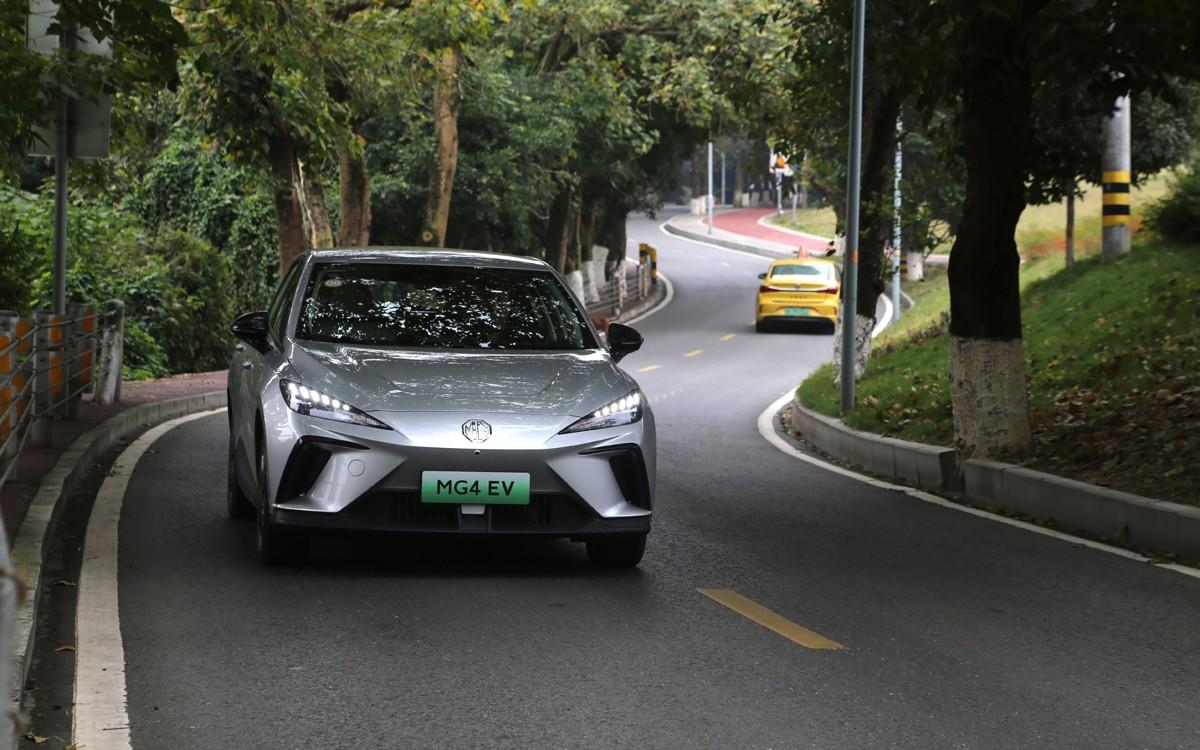 试驾MG4 EV，精准驾控不像是十万级车，颜值同级还有谁？