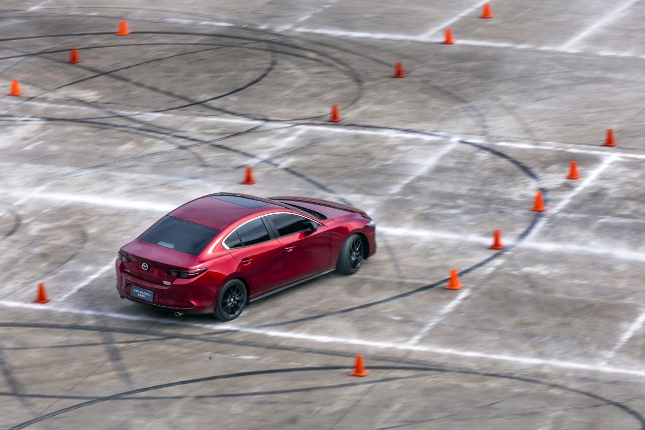 “最美弯道王”次世代MAZDA3昂克赛拉“尽擎”驰骋珠海赛道