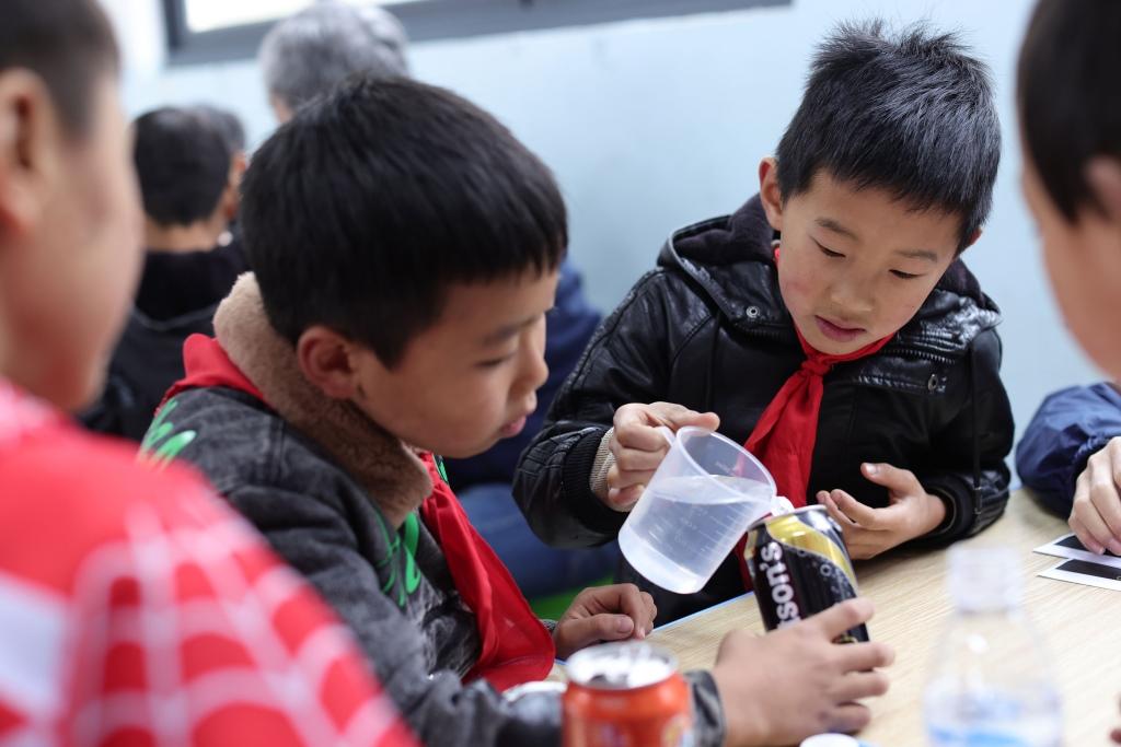 “原来科学这么好玩”——上汽大众STEM课程助力乡村科学教育