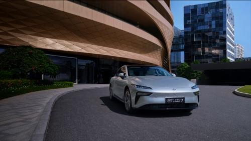 “新闻女王”必备爱车 eπ007助你抢占职场C位