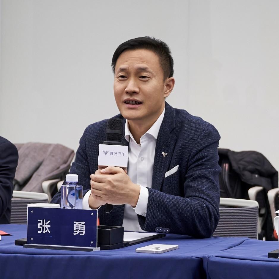 造1个滑板底盘仅用1分钟?哪吒汽车闷声做大事