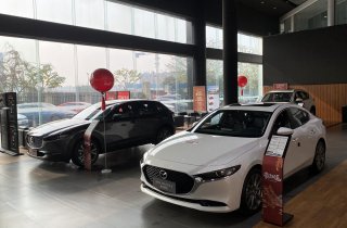 探店长安马自达，年终购车最划算，8.99万元起就可以买昂克赛拉