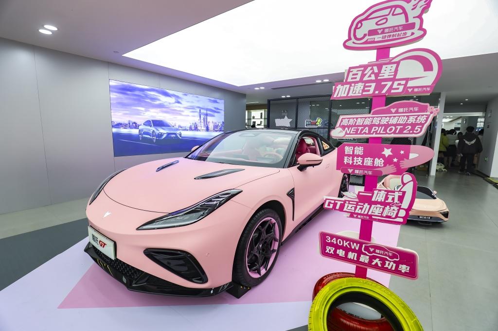 新门店、新营销,首家哪吒GT潮改中心开业