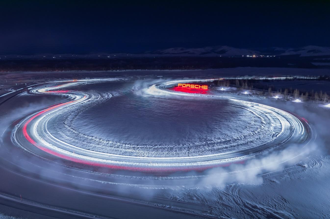 保时捷凌驾风雪再掀凛冬擎热,911 Dakar领衔多款新车首度加盟