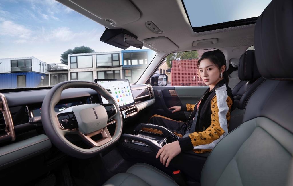 预售12.98万元起，搭载智能电动四驱的奇瑞iCAR 03值得期待吗？