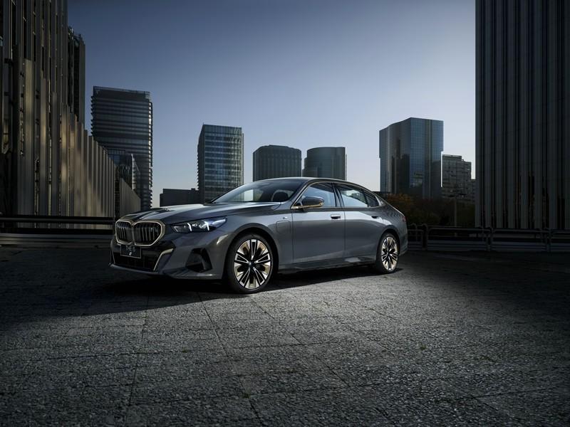 全新BMW 5系,不论油电,将BMW经典驾驶乐趣带入新时代