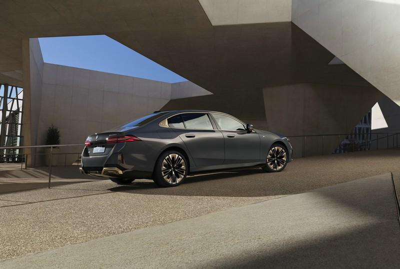 全新BMW 5系,不论油电,将BMW经典驾驶乐趣带入新时代