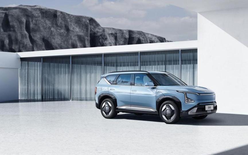 起亚EV5 720长续航版进阶上市,官方建议零售价18.48万元起