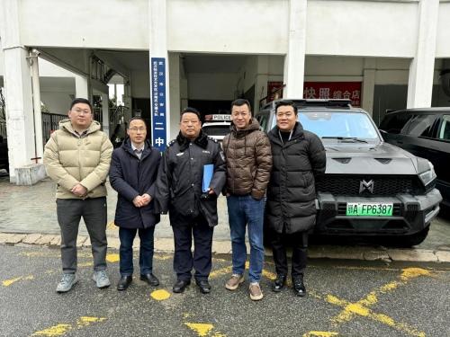 打赢冰雪灾害天气,确保春运安全畅通!猛士917火速驰援湖北公安交警