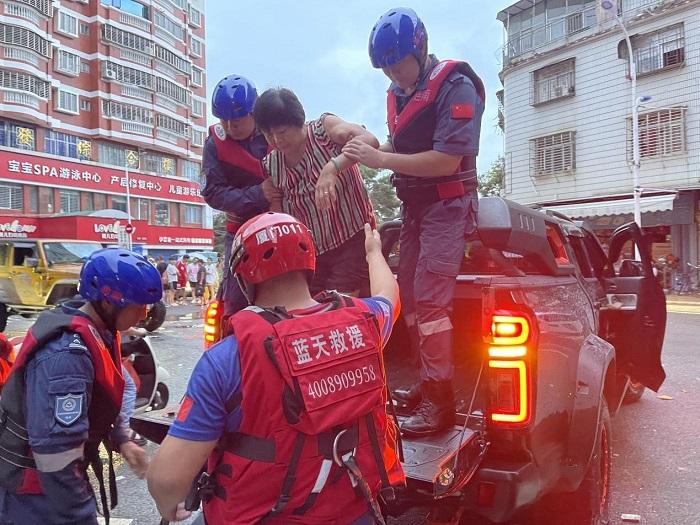 抗震救灾 携手同行 长城炮向甘肃灾区捐赠车辆并推出关怀服务