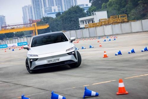 硬核评测见实力,eπ007全能产品打造东风最美轿跑