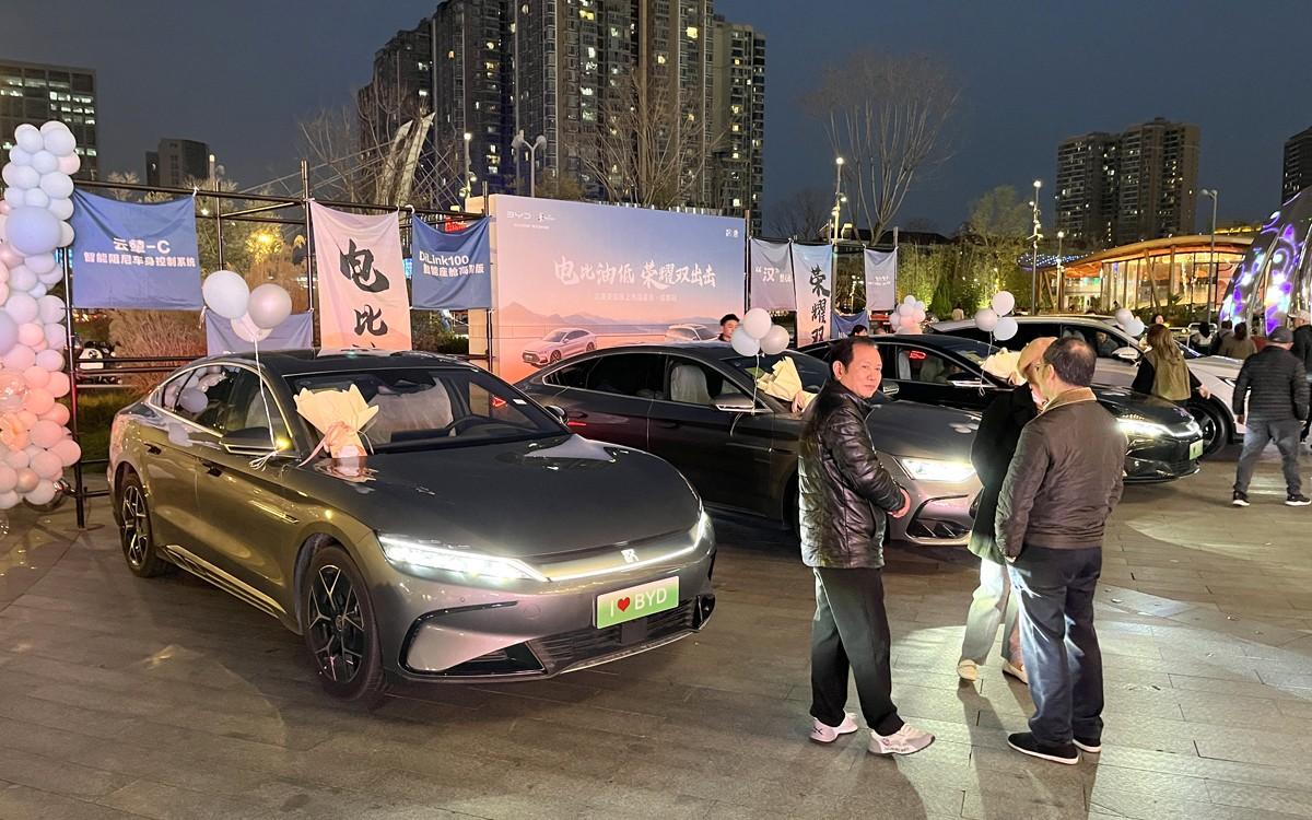 汉唐荣耀版品鉴会成都举行，手速快的车主已经开上了新车！