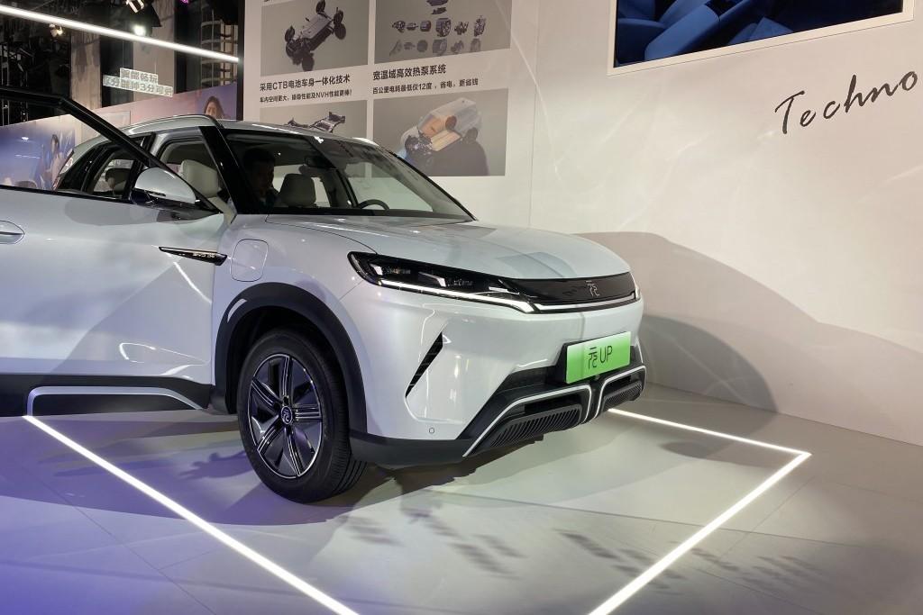 出手又是“王炸”,比亚迪元UP登场,续航401km年轻人的首选