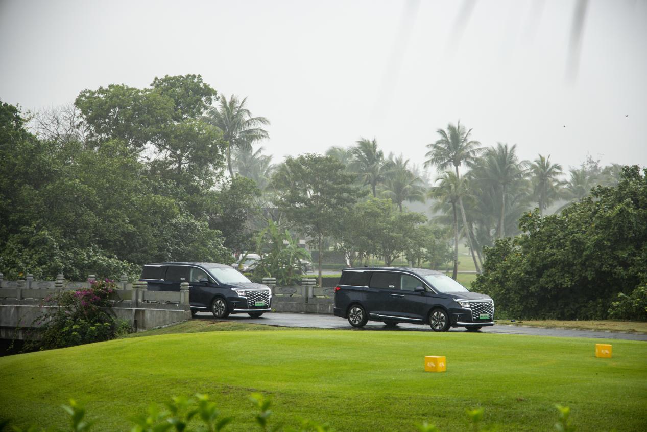 海南试驾不虚此行,媒体表示中大型插混MPV“新卷王”诞生