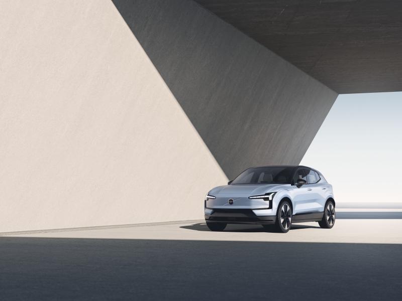 沃尔沃EX30荣获“2024年度都市车”冠军