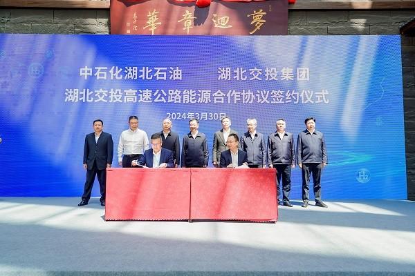 湖北首条氢能示范线启动,首批30台东风氢能重卡投入运营
