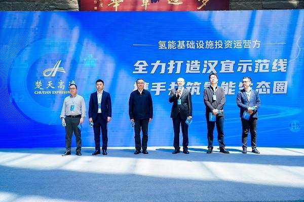 湖北首条氢能示范线启动,首批30台东风氢能重卡投入运营