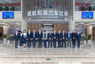 推动自动驾驶技术发展，引领未来出行变革