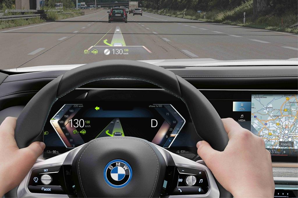 致敬历史,更定义未来 BMW新世代概念车带来平视显示技术的量子飞跃