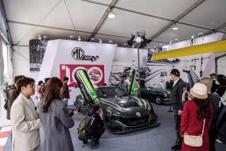 F1上海站重燃烽火 MG Cyberster限时快闪等你来撩！