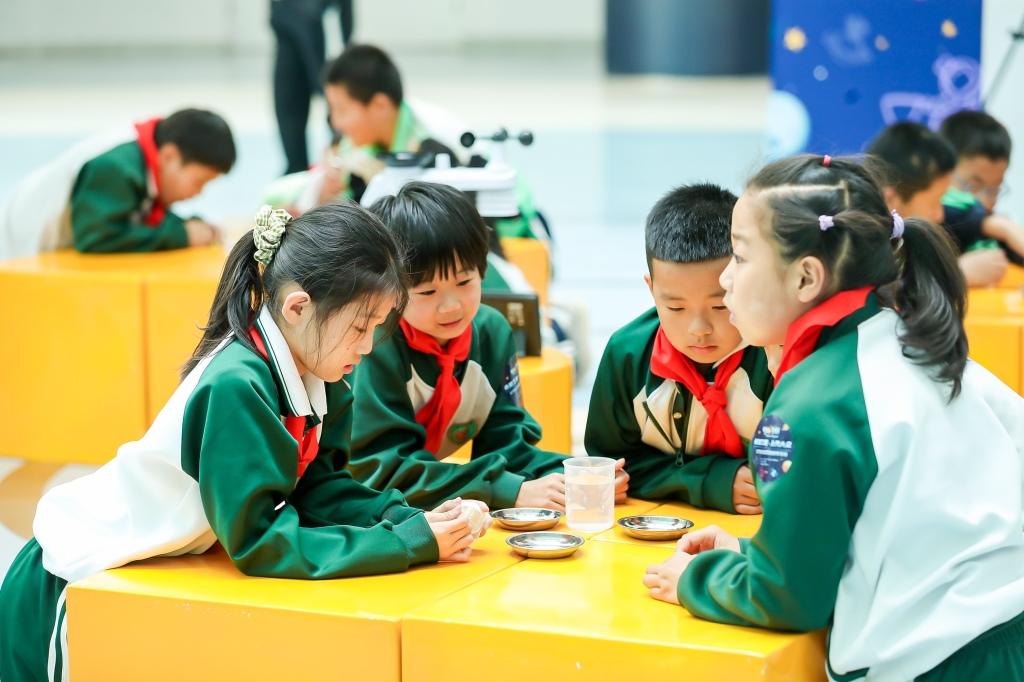 上汽大众“繁星计划”点亮乡村学子科学梦想之旅