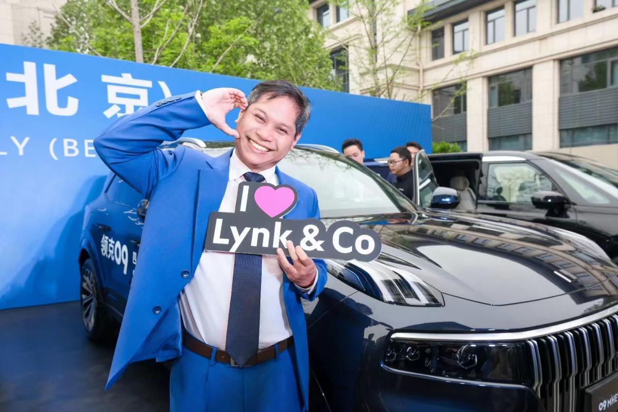 新质生产力代表!东盟十国外交官盛赞领克09MHEV四驱全球版