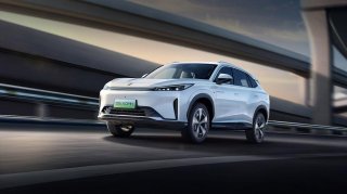 搭载最新超级混动技术、真实续航超1621km，荣威D5X DMH上市
