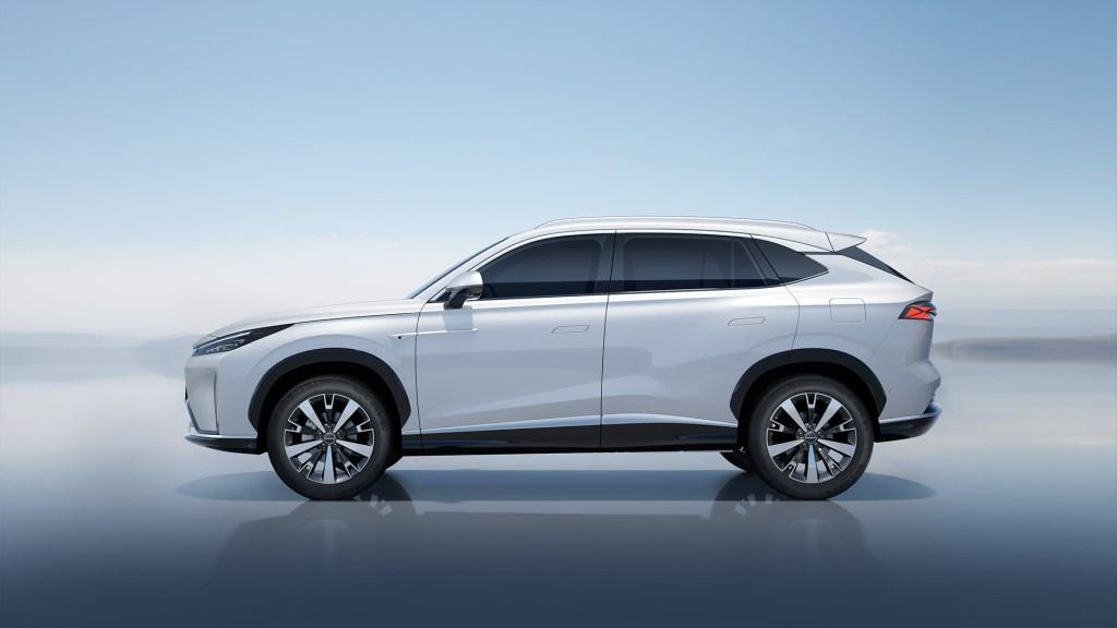 搭载1.5T DMH超级混动系统、真实综合续航超1621km,荣威D5X DMH上市