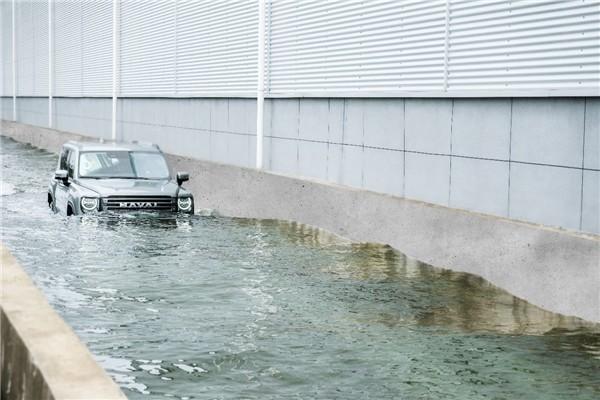 湿滑路面安心随性,2024款哈弗猛龙解决雨季出行“困难症”