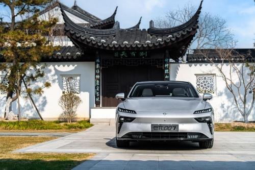 古今智慧交汇,东风奕派eπ007高价值新能源精品震撼登场