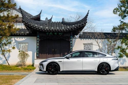 古今智慧交汇,东风奕派eπ007高价值新能源精品震撼登场