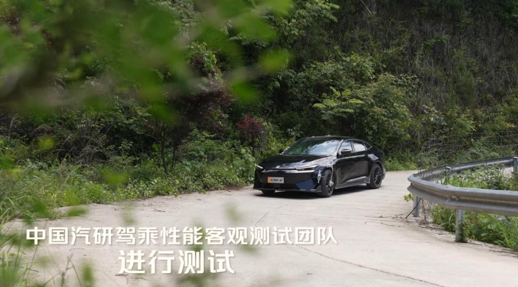 征服东方阿尔卑斯魔鬼山路,第二代UNI-V三项全优通过中国汽研制动安全测试!