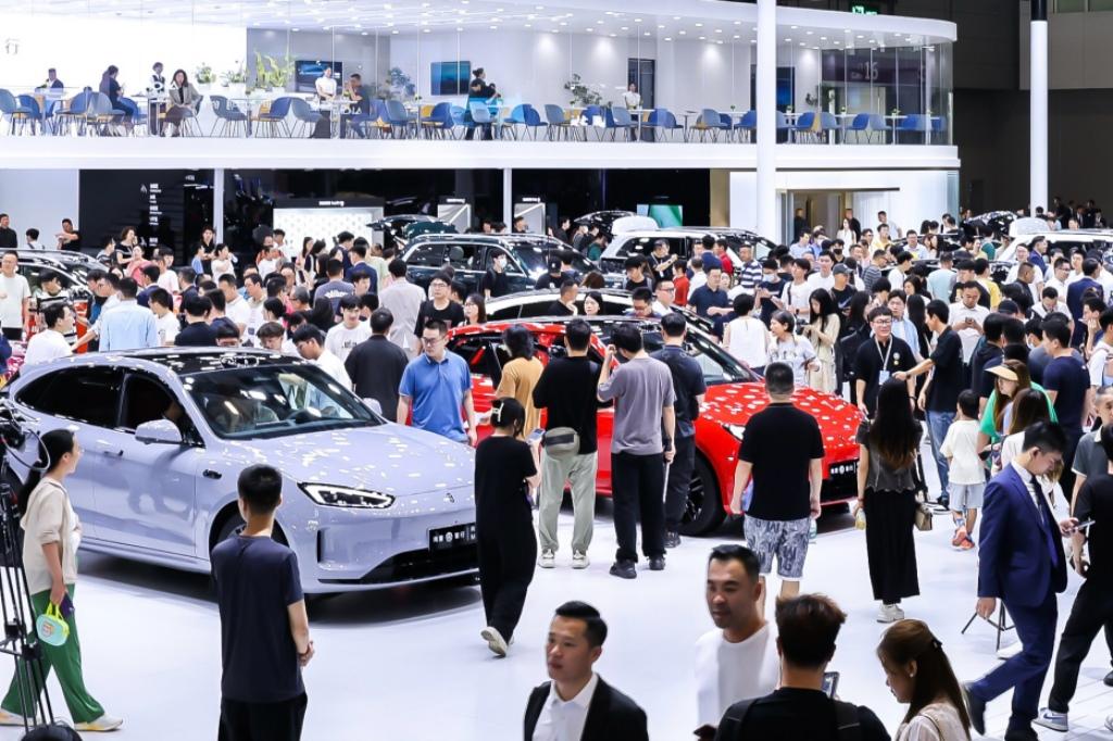 上市一个月大定破2万,问界新M5以实力征服用户