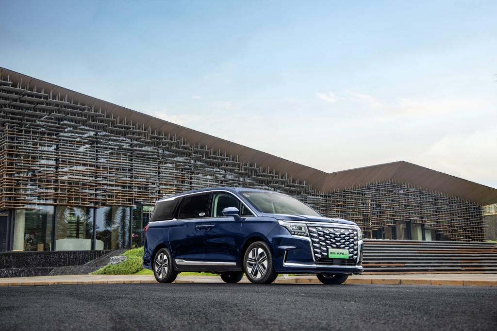 20多万能选到高品质、高智能化的MPV?瑞风RF8可以了解一下