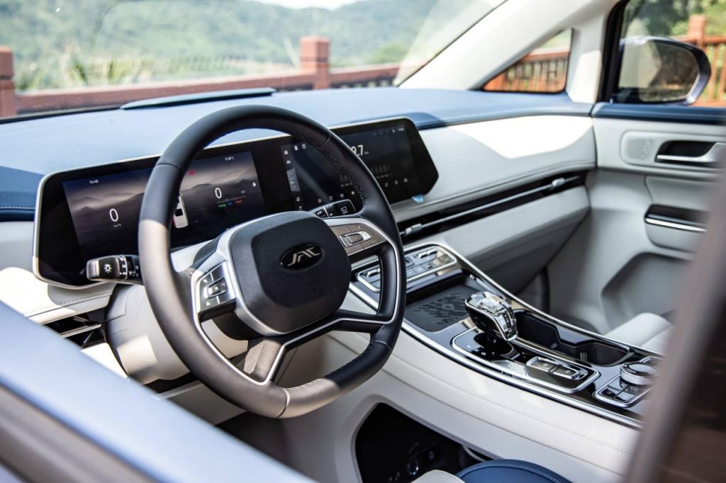 20多万能选到高品质、高智能化的MPV?瑞风RF8可以了解一下