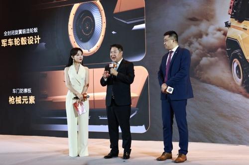 猛士携手博纳跨界合作,打造中国第一款电影联名车
