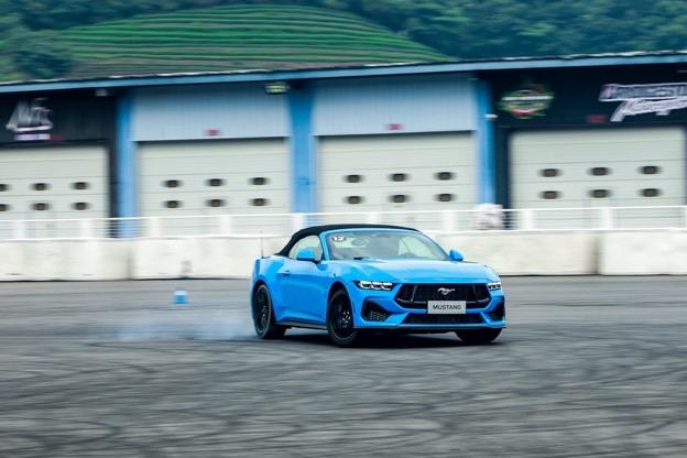 全新福特Mustang®敞篷运动版与硬顶性能版上市开售